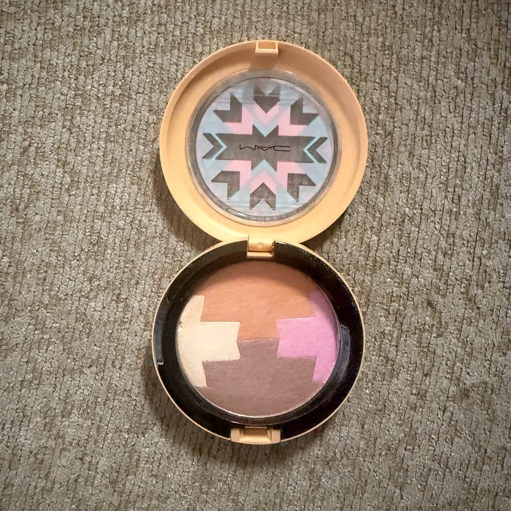MAC Cosmetics Vibe Tribe Gleamtones Powder in Dunes at Dusk